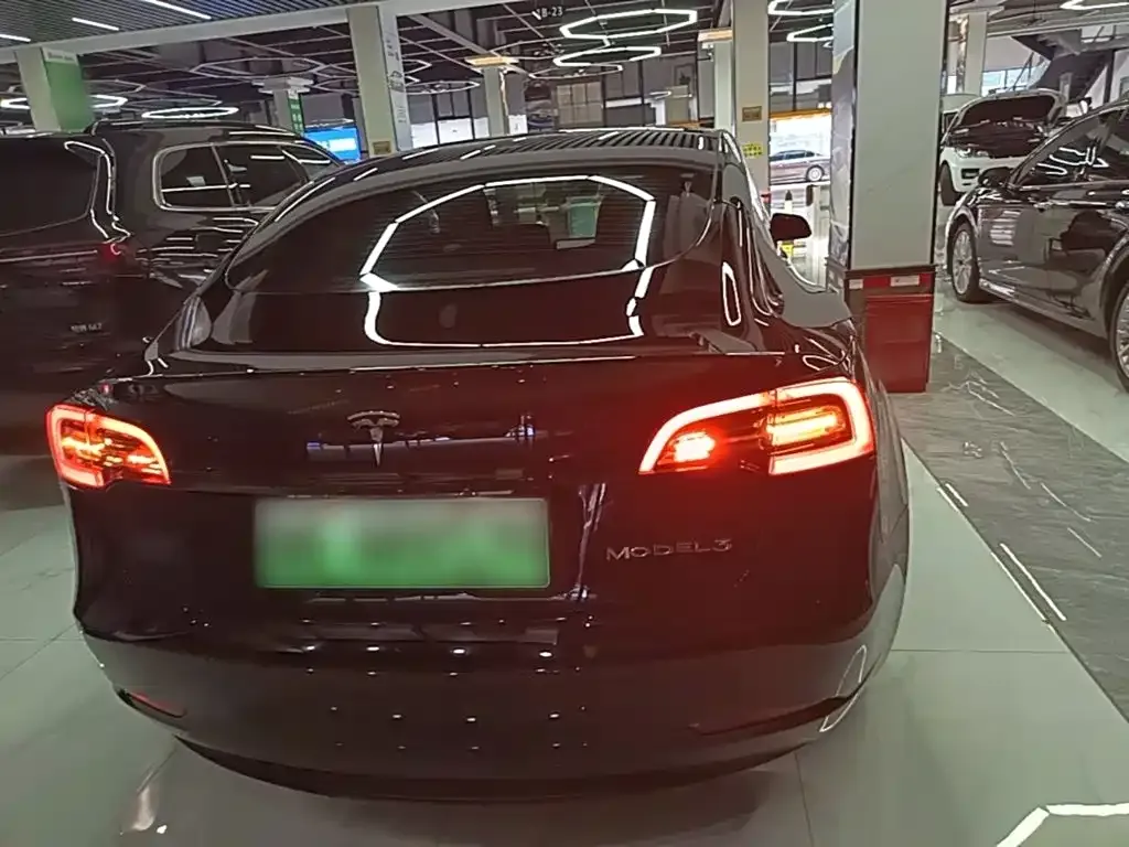 Tesla Model 3 — фото 5