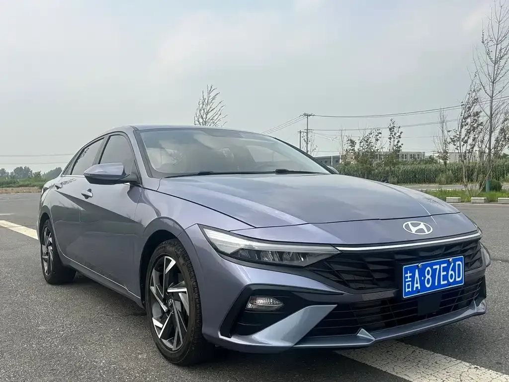 Hyundai Elantra — фото 2