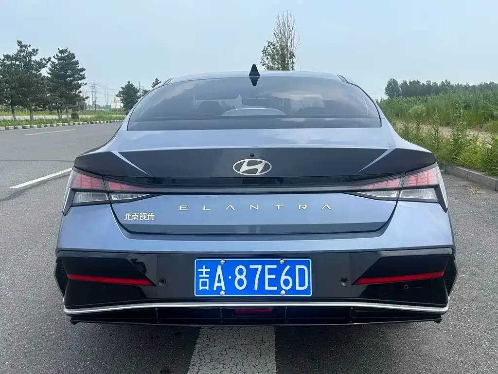 Hyundai Elantra — фото 8