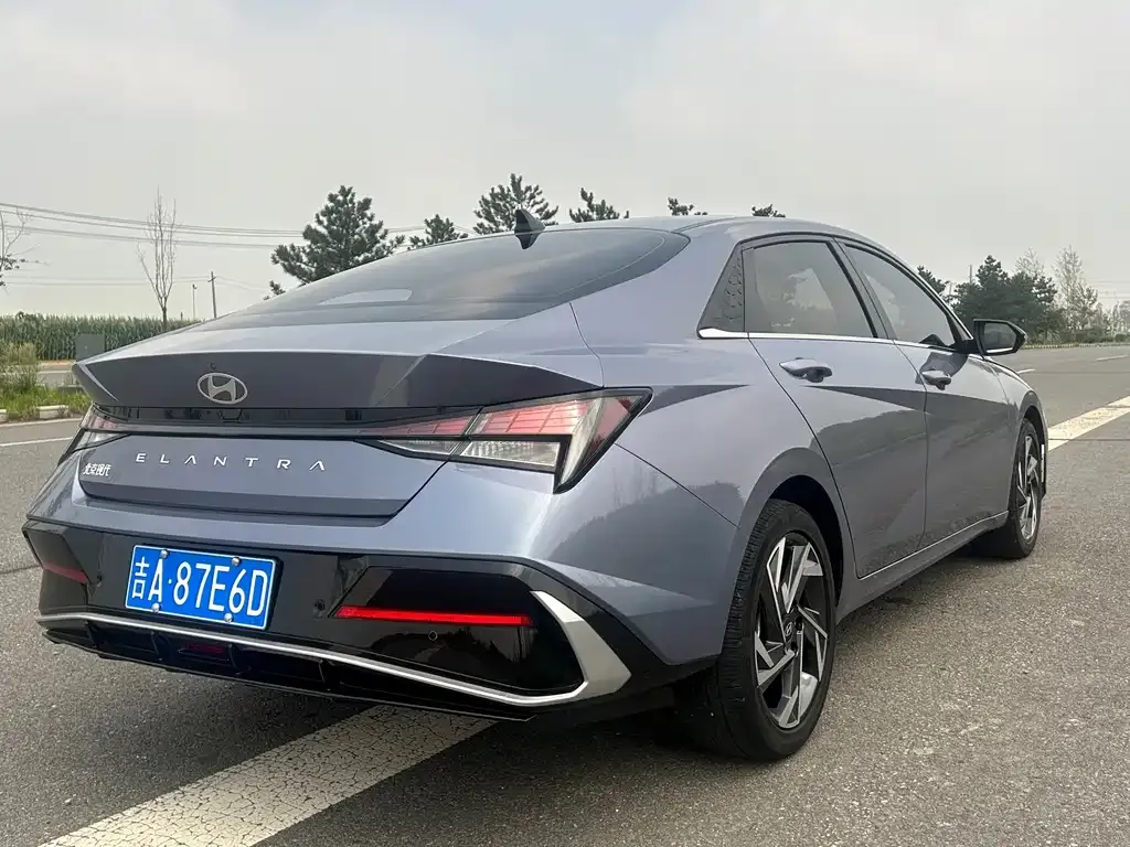 Hyundai Elantra — фото 7