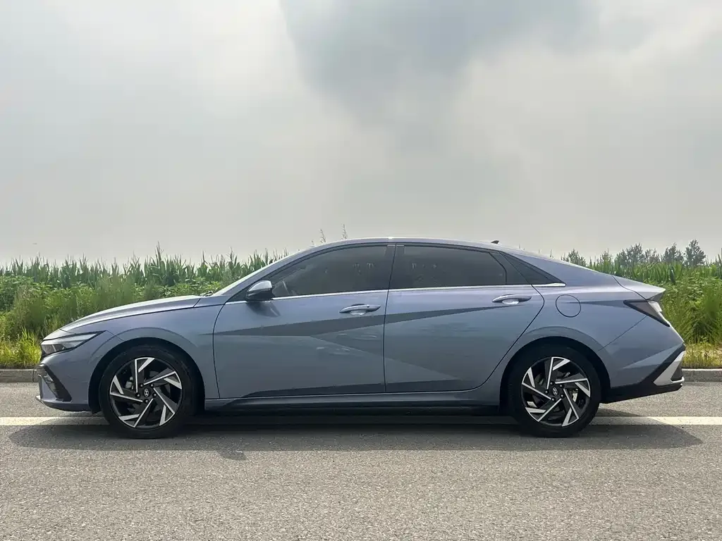 Hyundai Elantra — фото 9