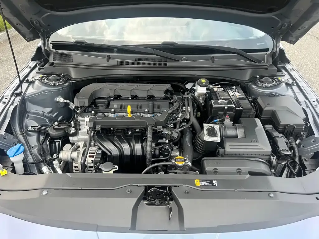 Hyundai Elantra — фото 10