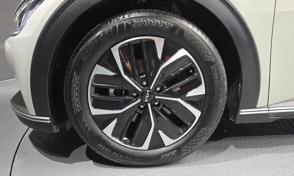 Kia EV6 — фото 9