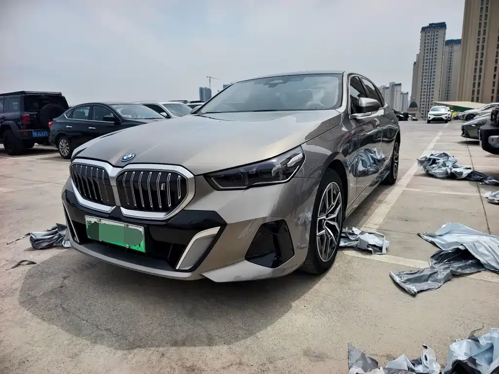 BMW i5 — фото 1