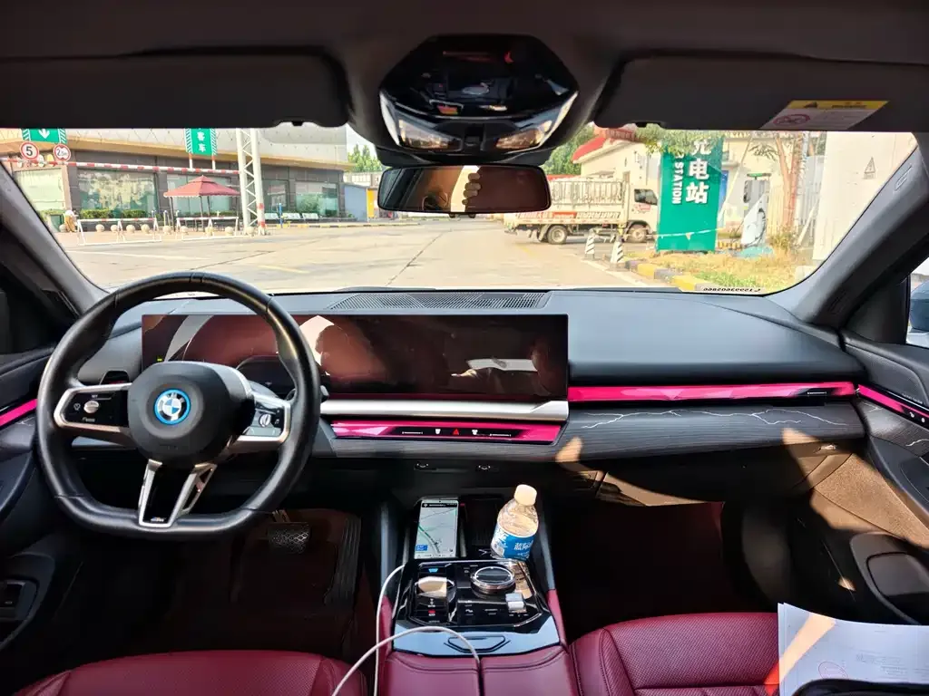 BMW i5 — фото 5