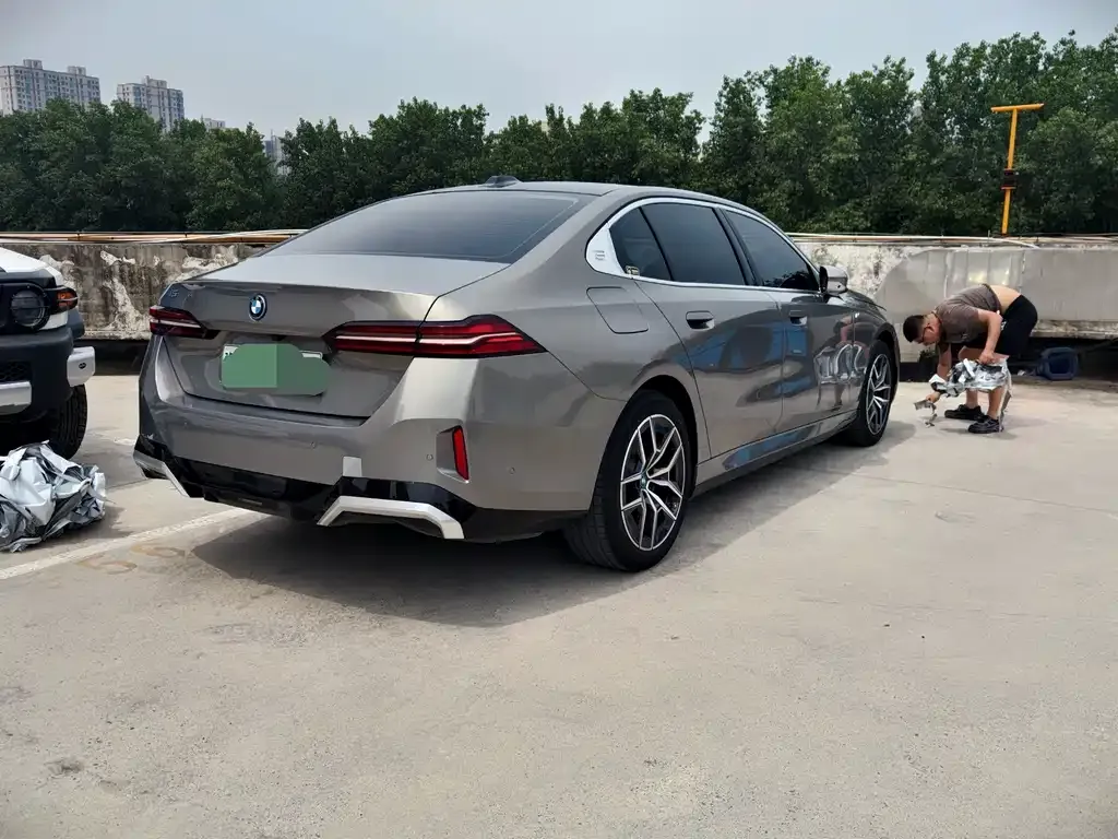 BMW i5 — фото 10