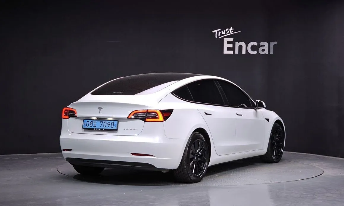Tesla Model 3 — фото 5