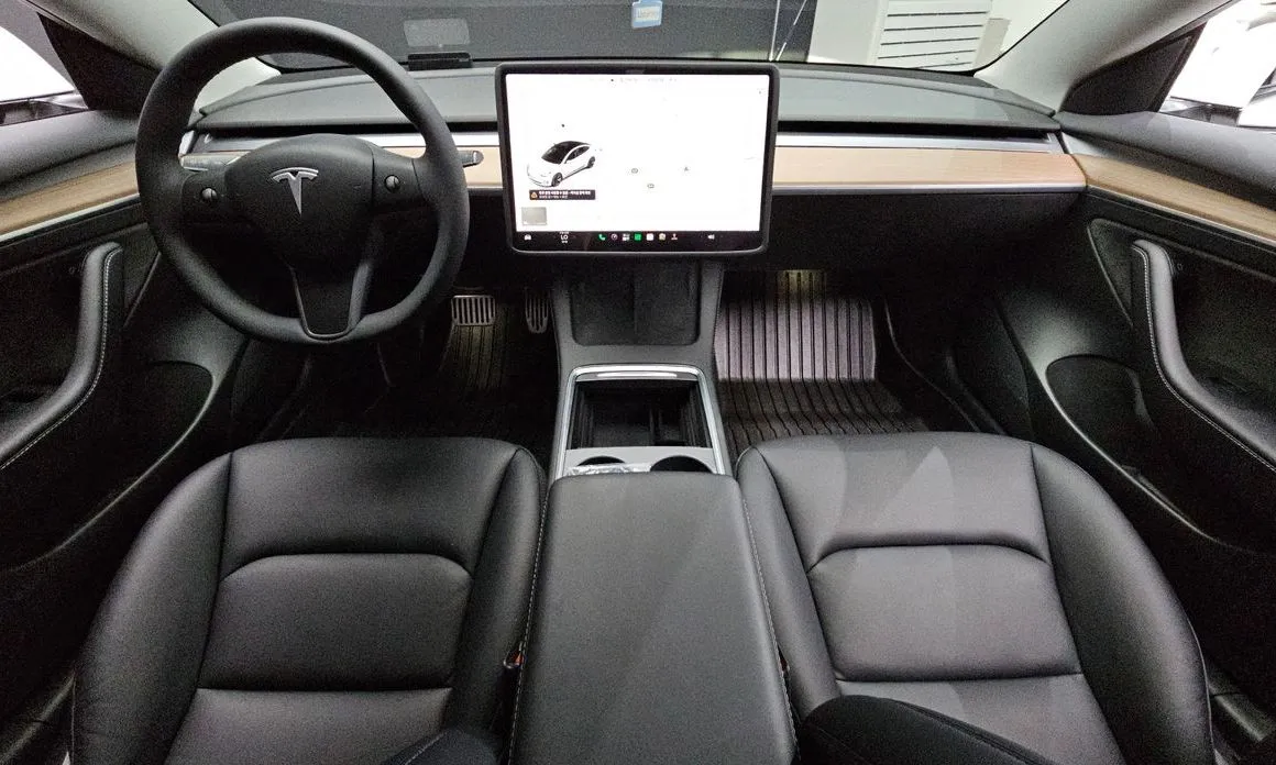 Tesla Model 3 — фото 10