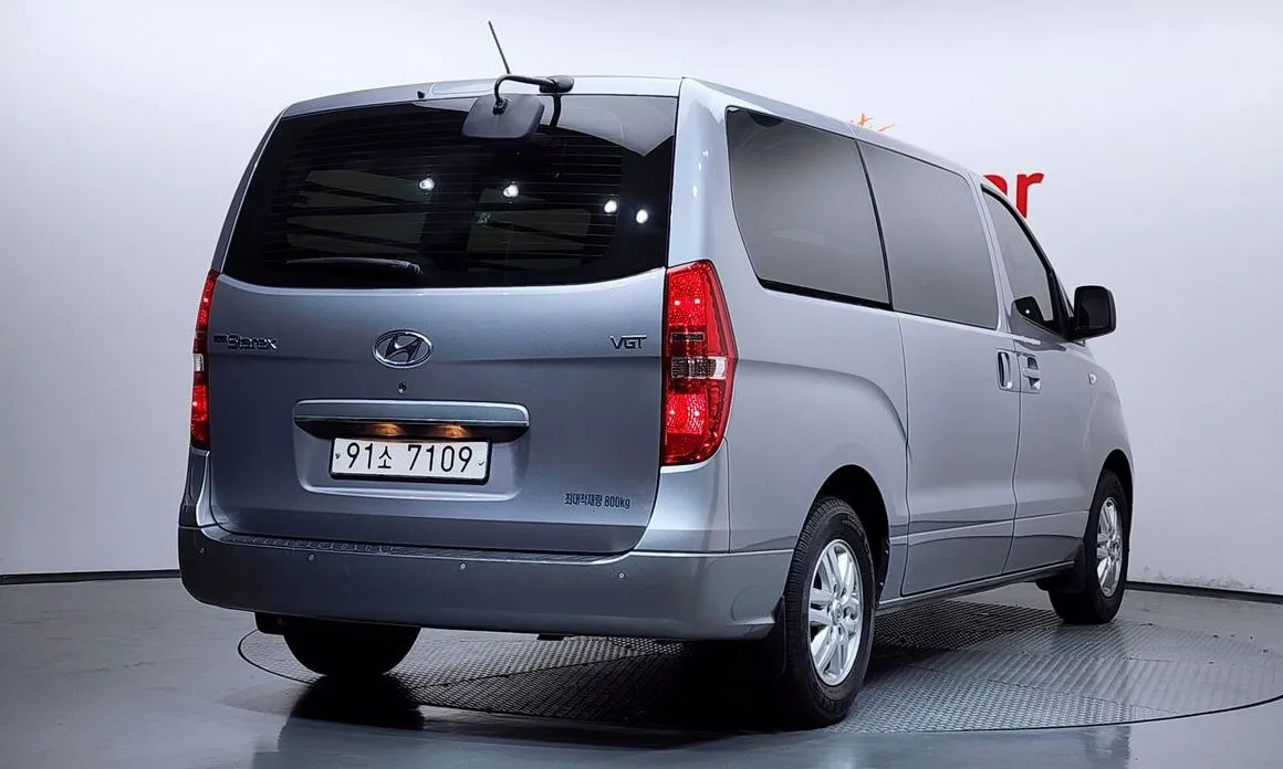 Hyundai Starex — фото 3