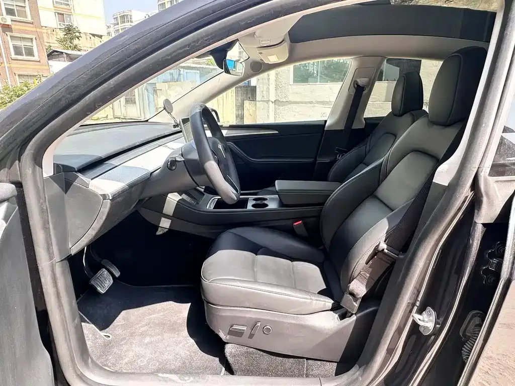 Tesla Model Y — фото 4