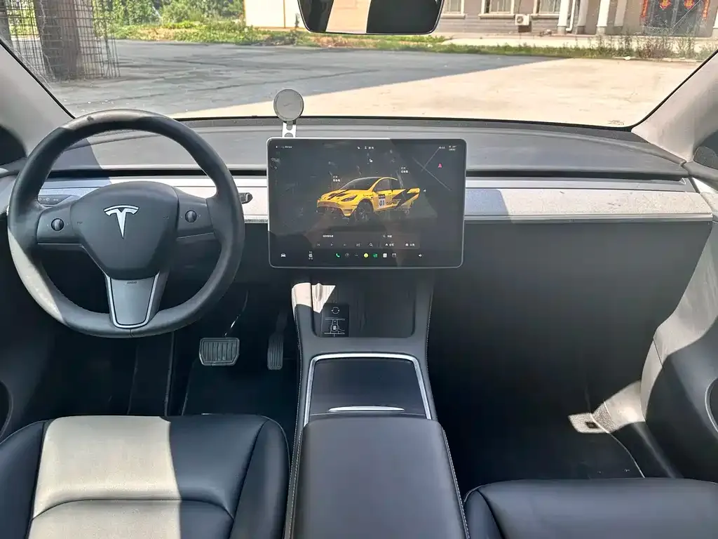 Tesla Model Y — фото 8
