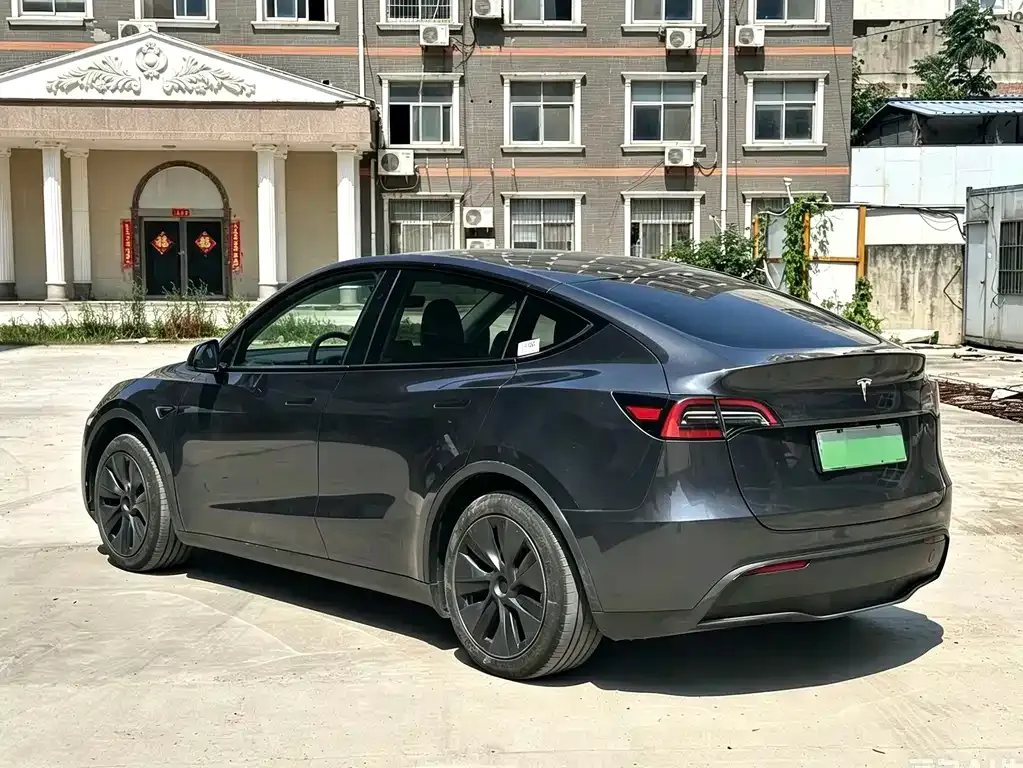 Tesla Model Y — фото 6