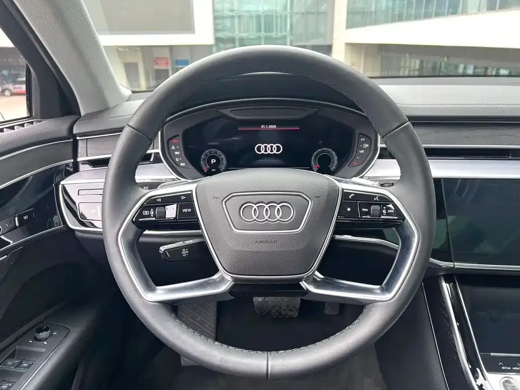 Audi A8 — фото 8