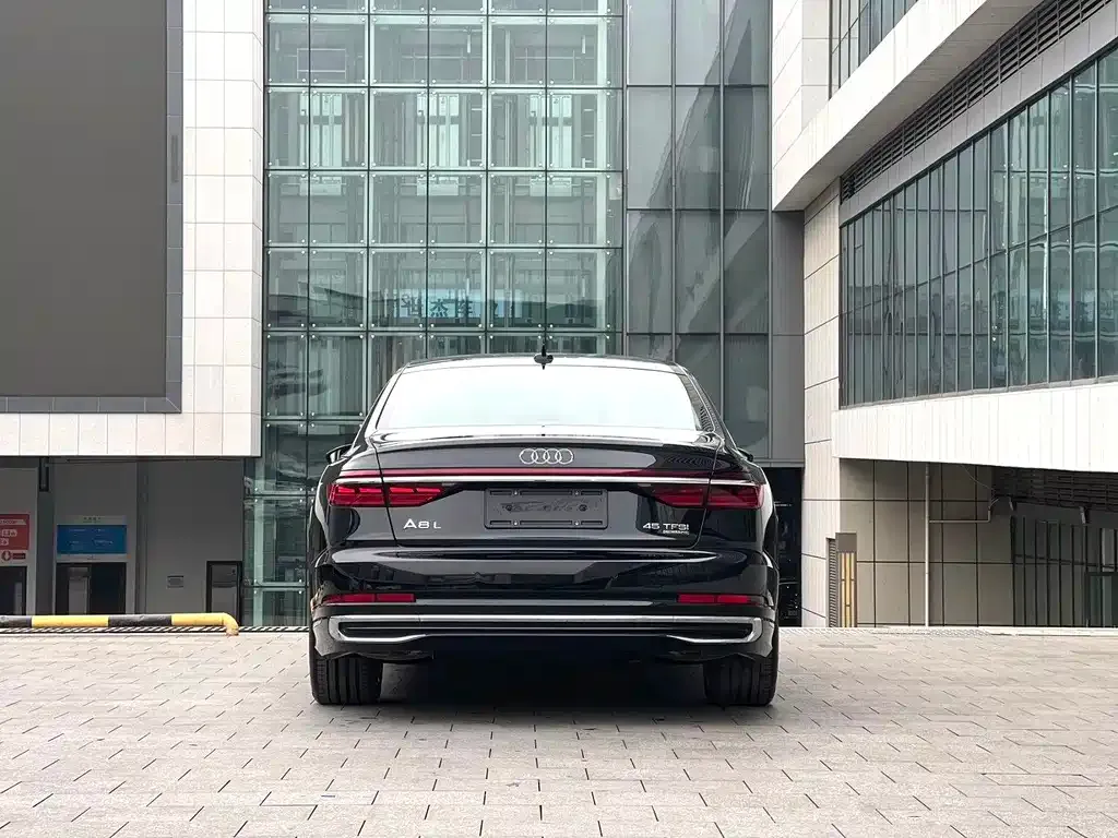 Audi A8 — фото 9