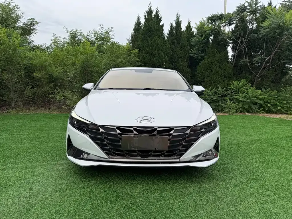 Hyundai Elantra — фото 10