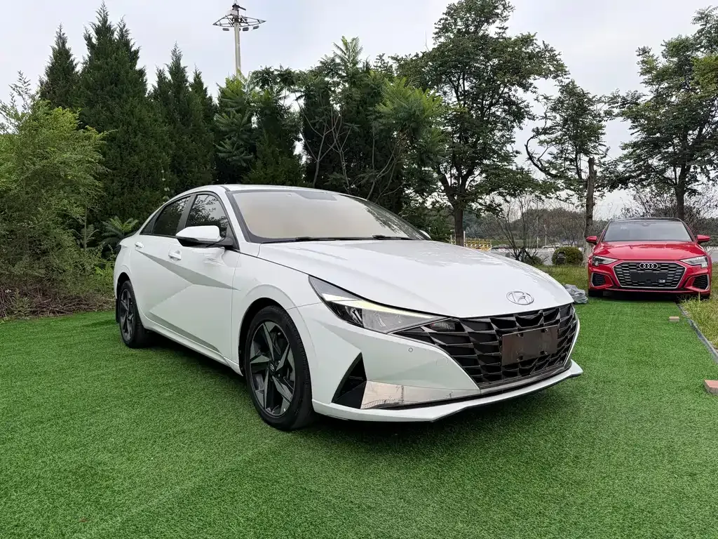 Hyundai Elantra — фото 8