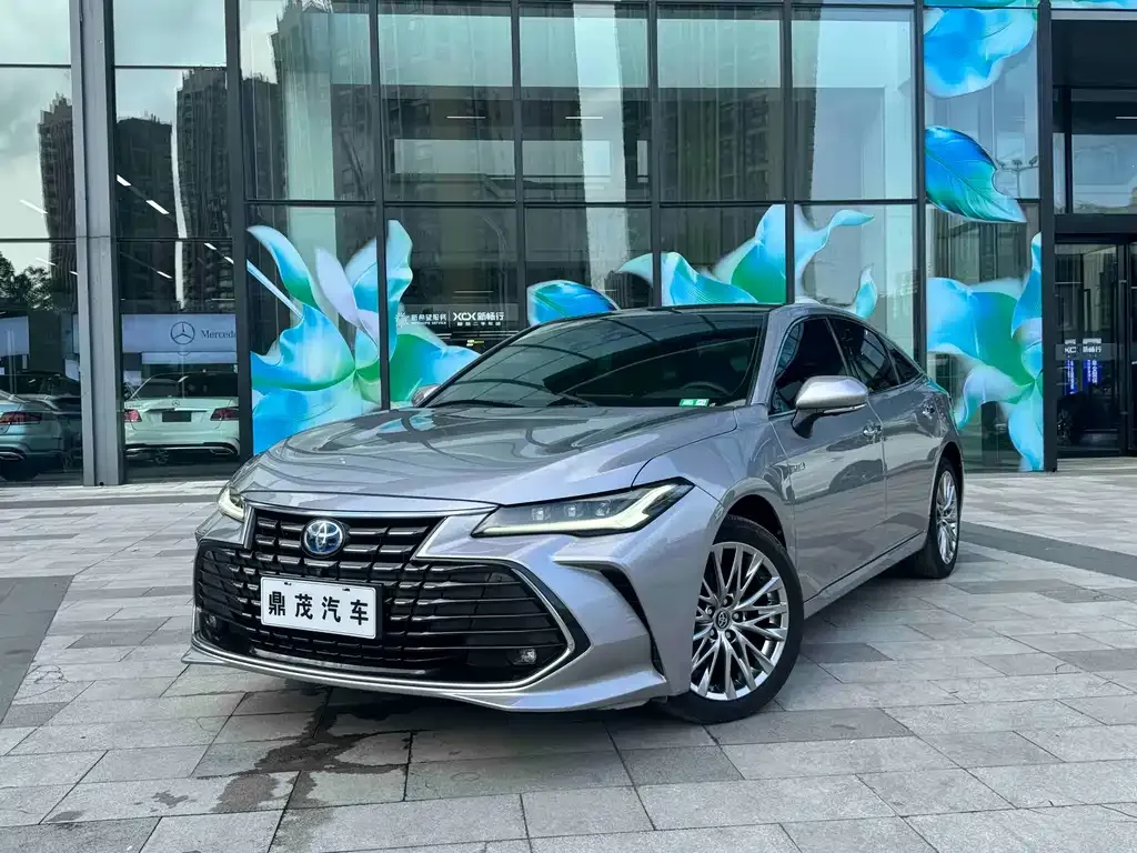 Toyota Avalon — фото 1