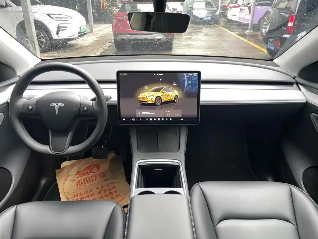 Tesla Model Y — фото 8