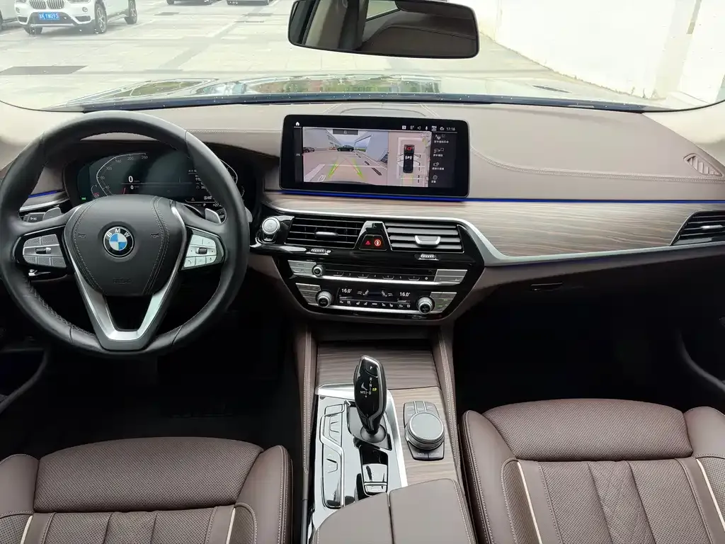 BMW 5 Series — фото 9