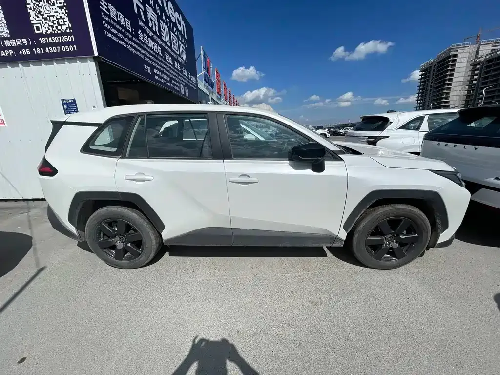 Toyota RAV4 — фото 5