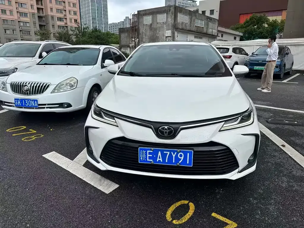 Toyota Corolla — фото 1