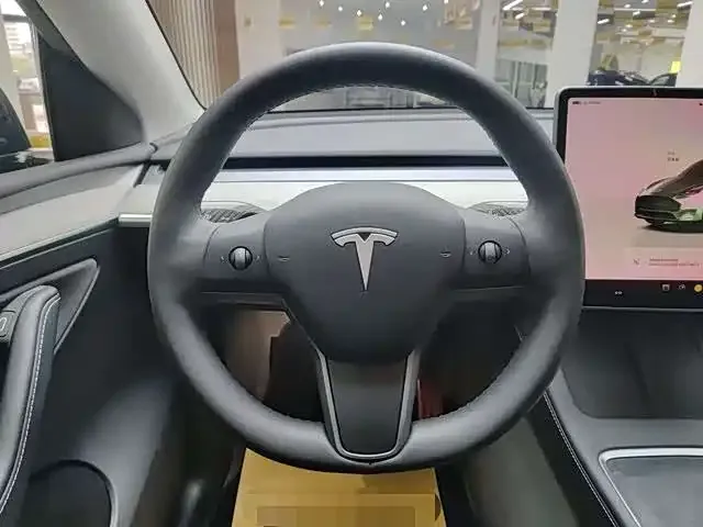 Tesla Model Y — фото 5