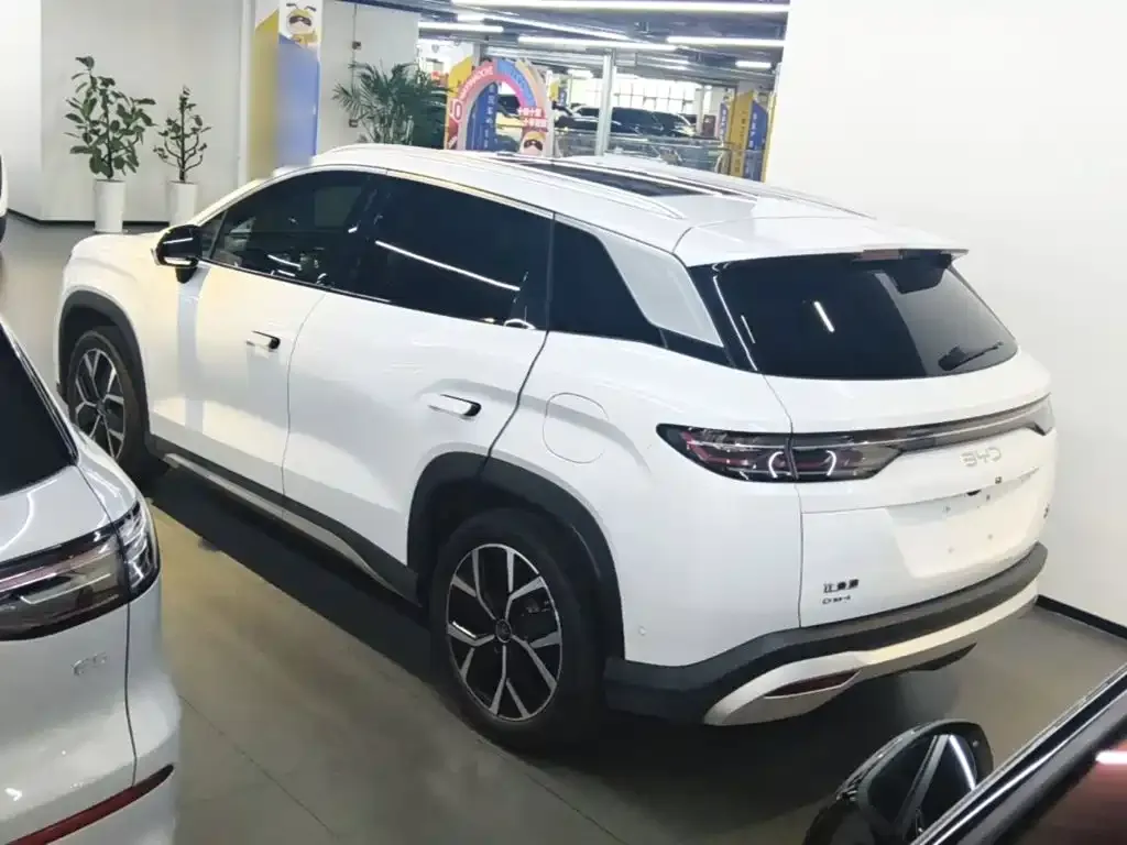 BYD L DM-i — фото 10