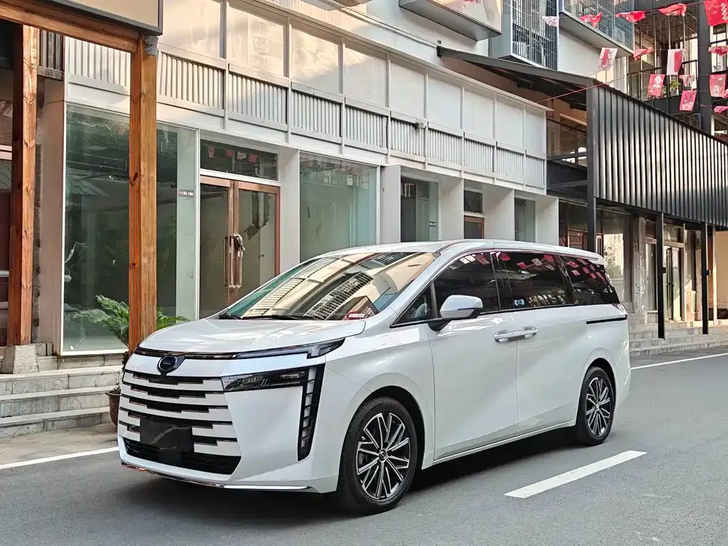 GAC Motor Trumpchi E8 — фото 1