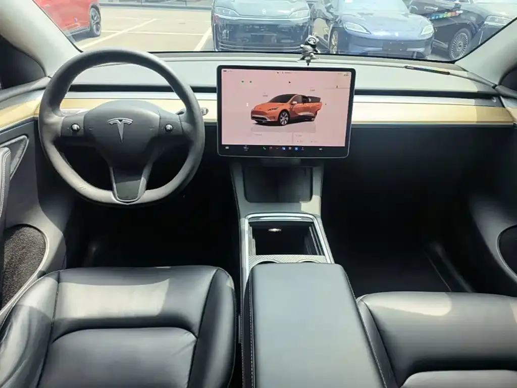 Tesla Model Y — фото 8