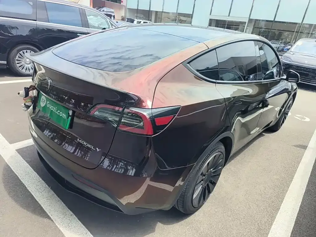 Tesla Model Y — фото 7