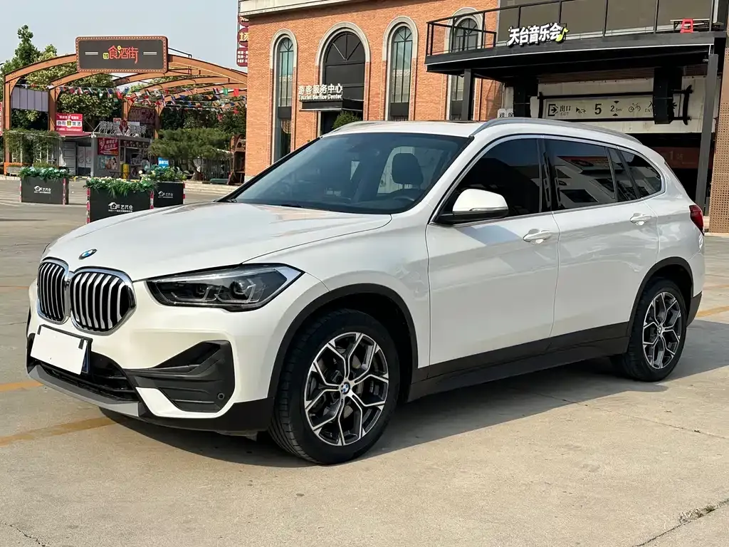 BMW X1 — фото 1