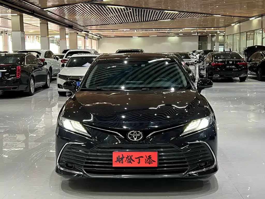 Toyota Camry — фото 8
