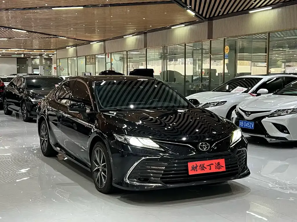 Toyota Camry — фото 6