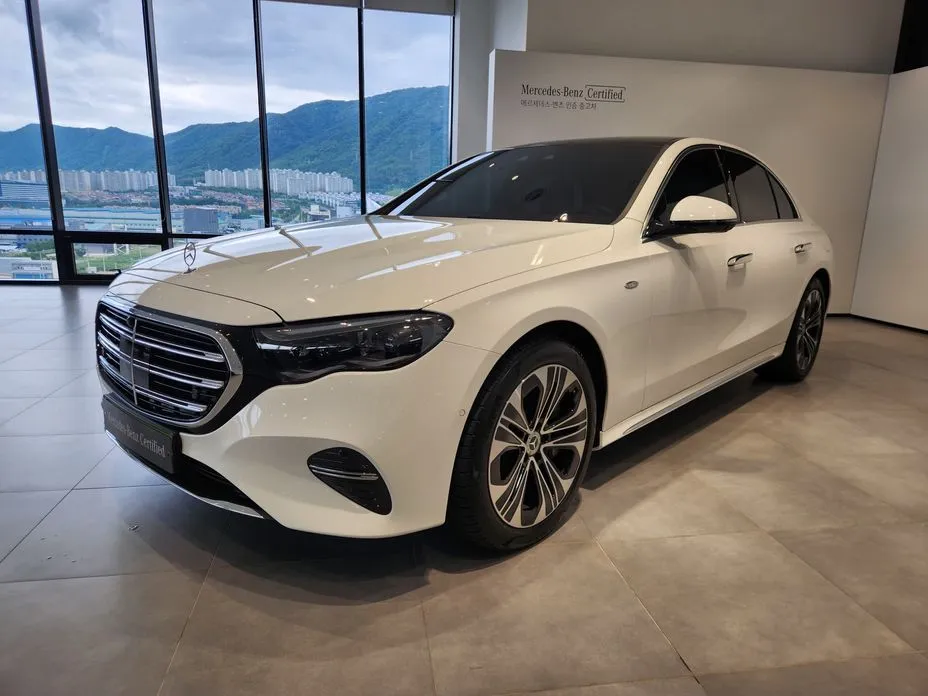 Mercedes-Benz E-Class — фото 1