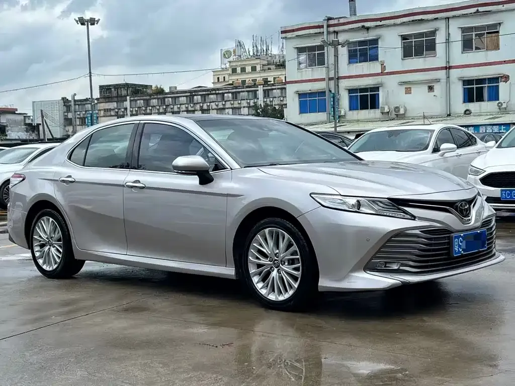 Toyota Camry — фото 10