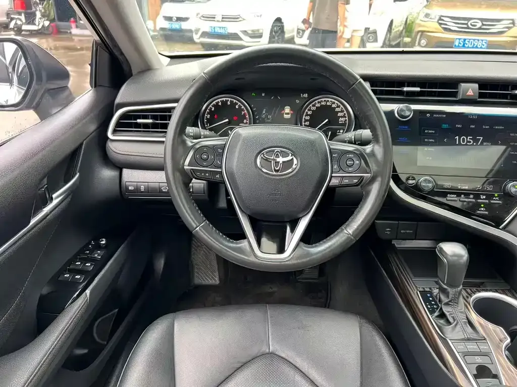 Toyota Camry — фото 6