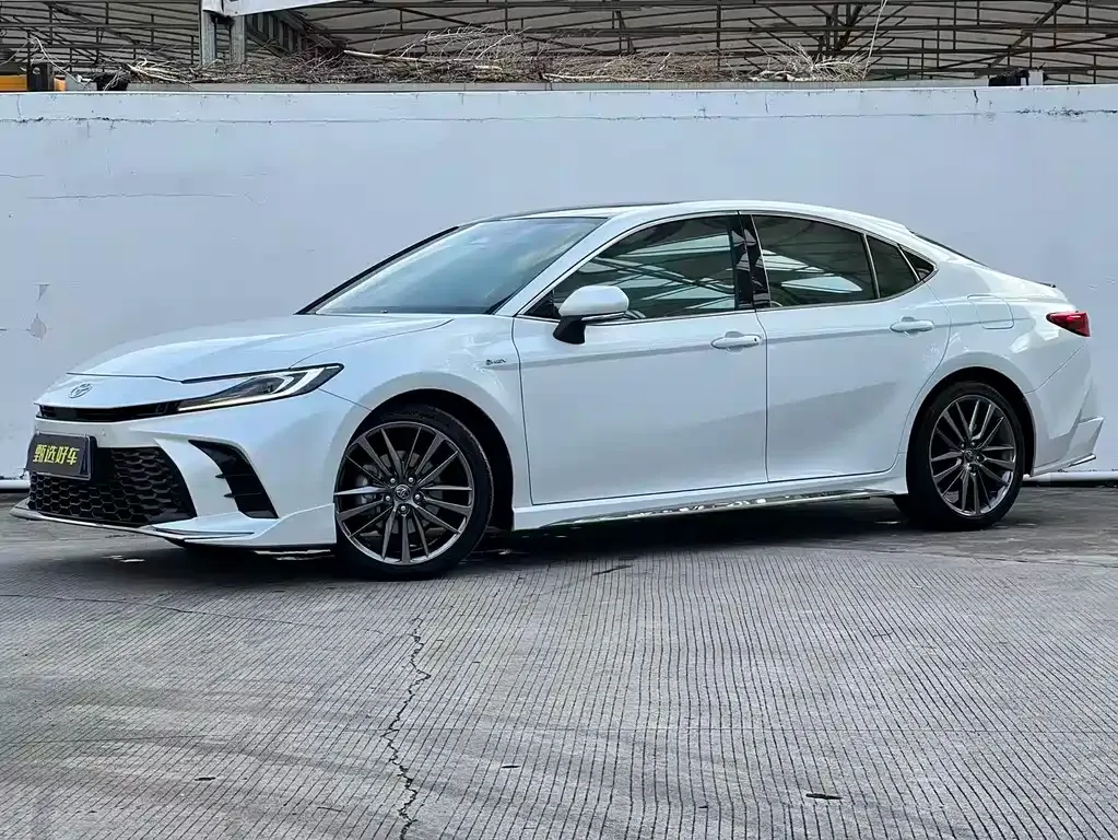 Toyota Camry — фото 7