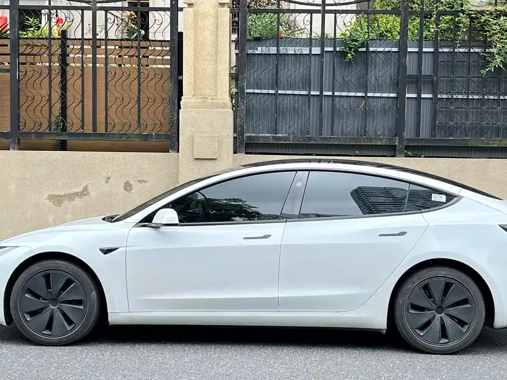 Tesla Model 3 — фото 6
