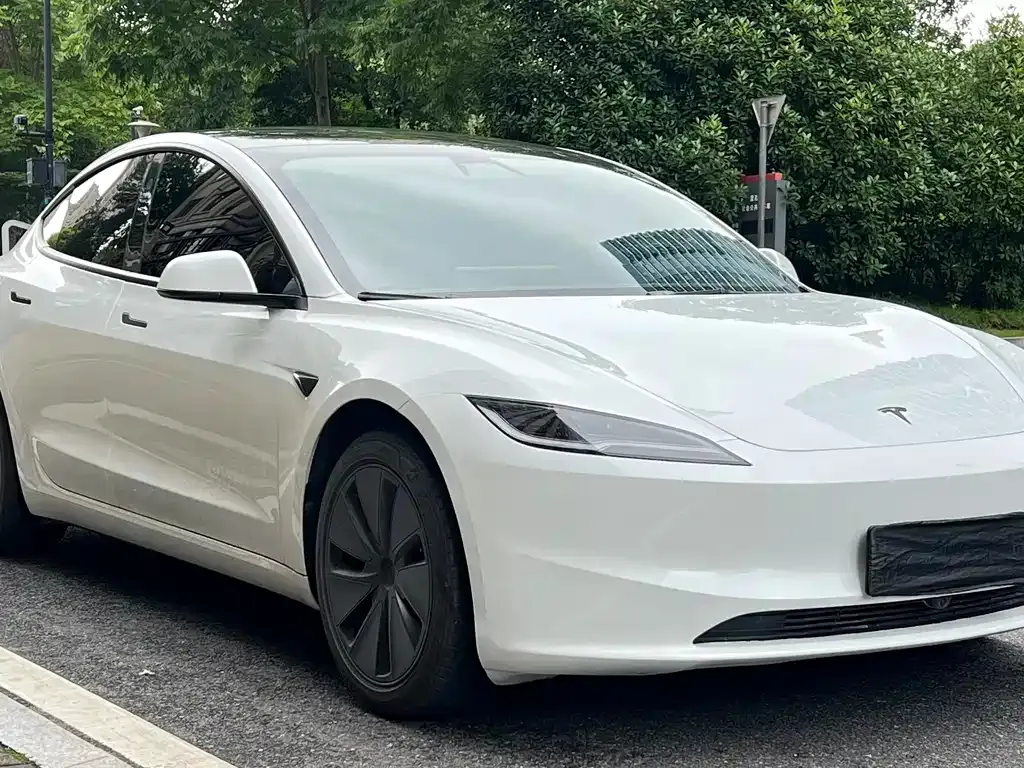 Tesla Model 3 — фото 9