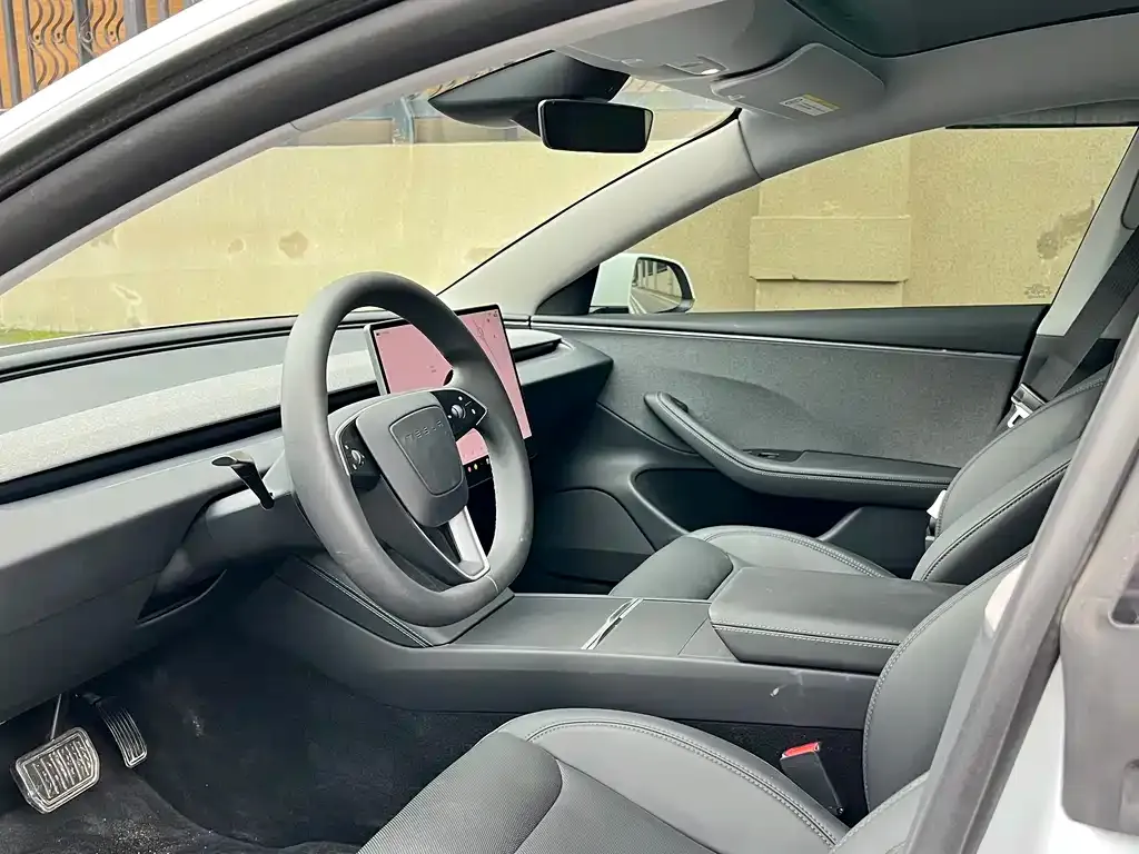 Tesla Model 3 — фото 2