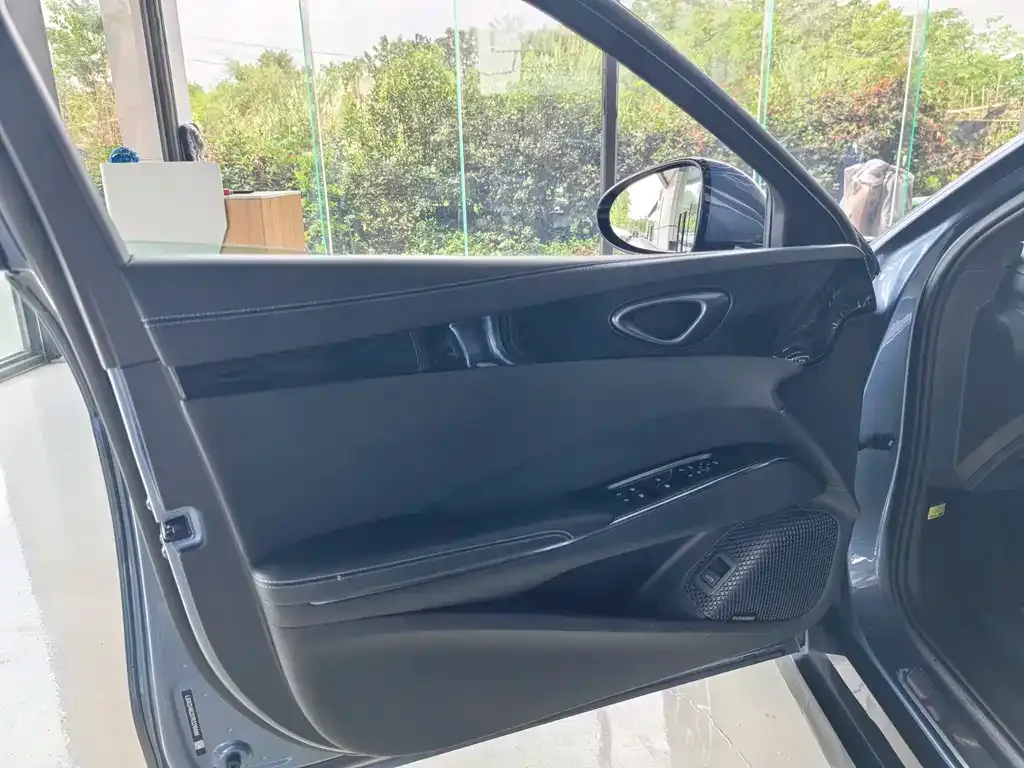 BYD Seal — фото 10