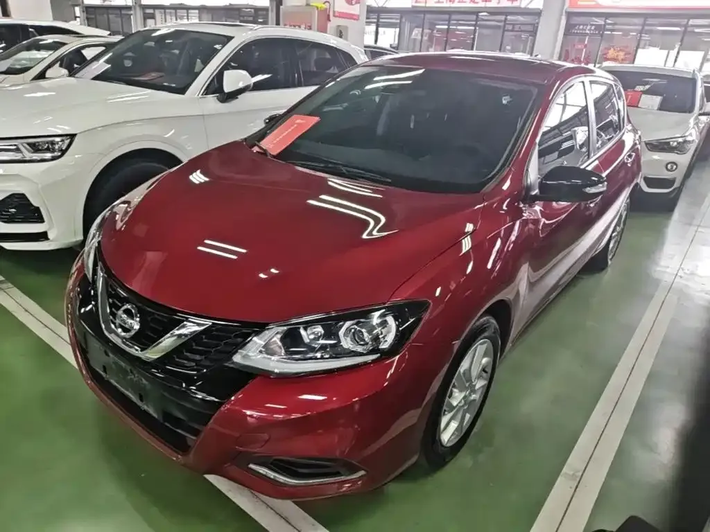 Nissan Tiida — фото 1