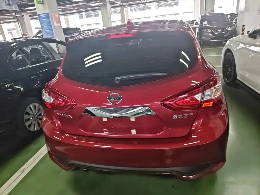 Nissan Tiida — фото 4