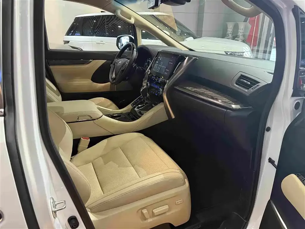 Toyota Vellfire — фото 8