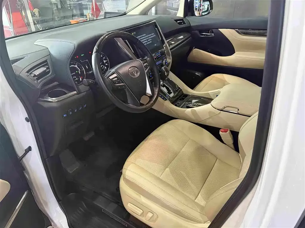 Toyota Vellfire — фото 5