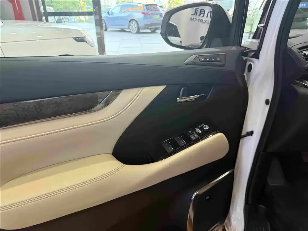Toyota Vellfire — фото 4