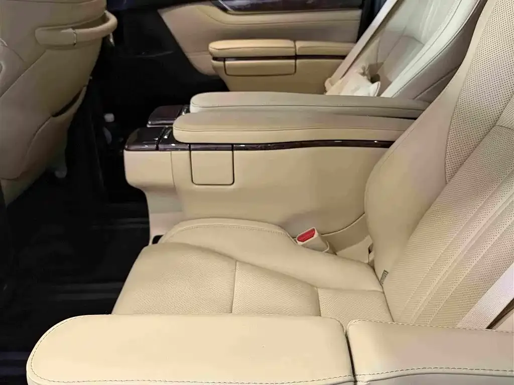 Toyota Vellfire — фото 7