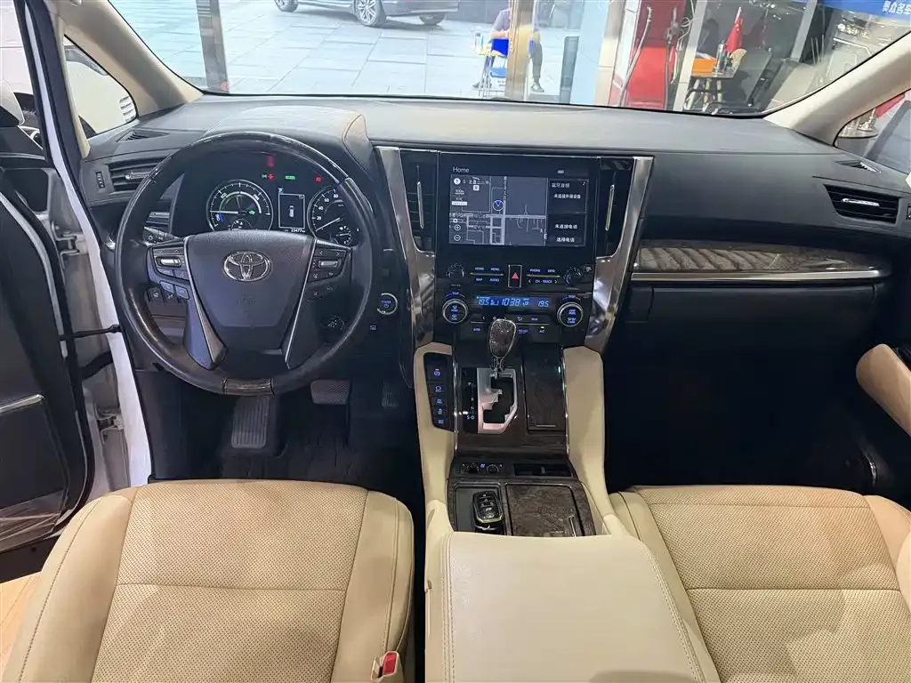 Toyota Vellfire — фото 10
