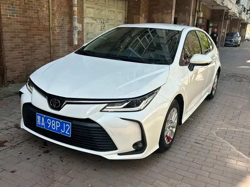 Toyota Corolla — фото 1