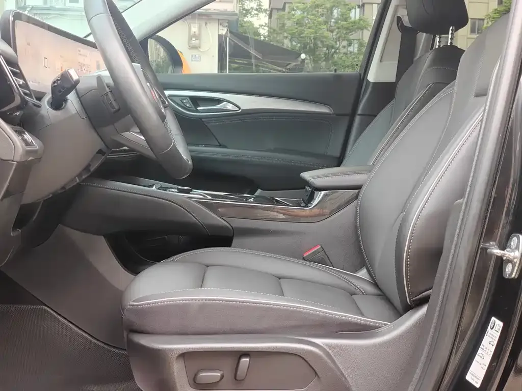 Buick Envision Plus — фото 2